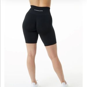 ALPHALETE AMPLIFY BIKER SHORTS